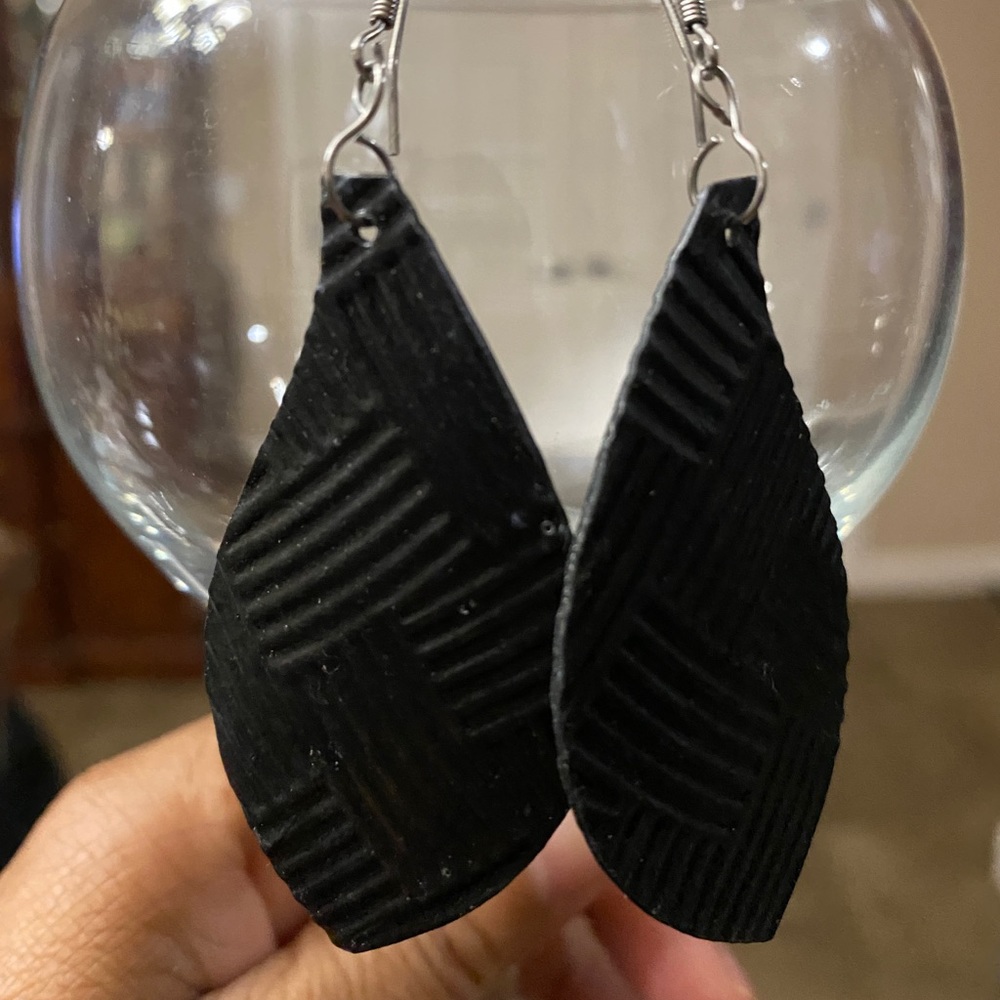 Handmade black earrings.